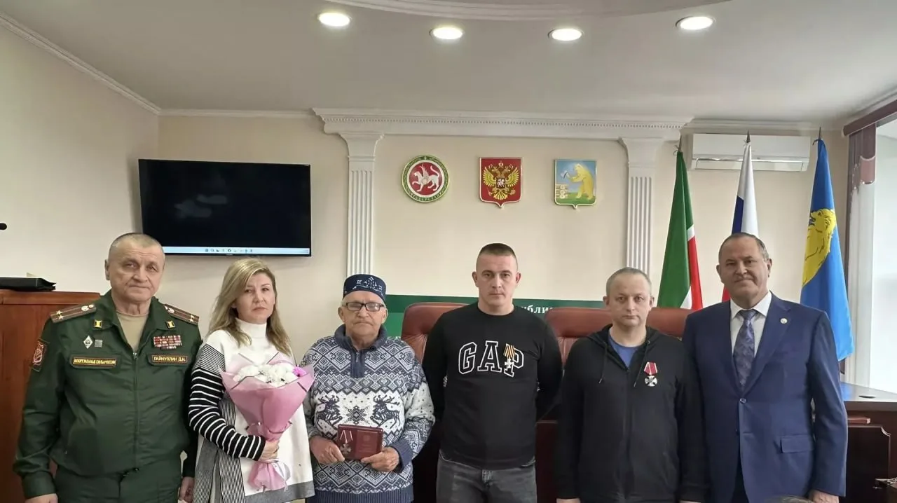 🎖 Орден Мужества погибшего бойца передали отцу, ещё двое земляков получили награды