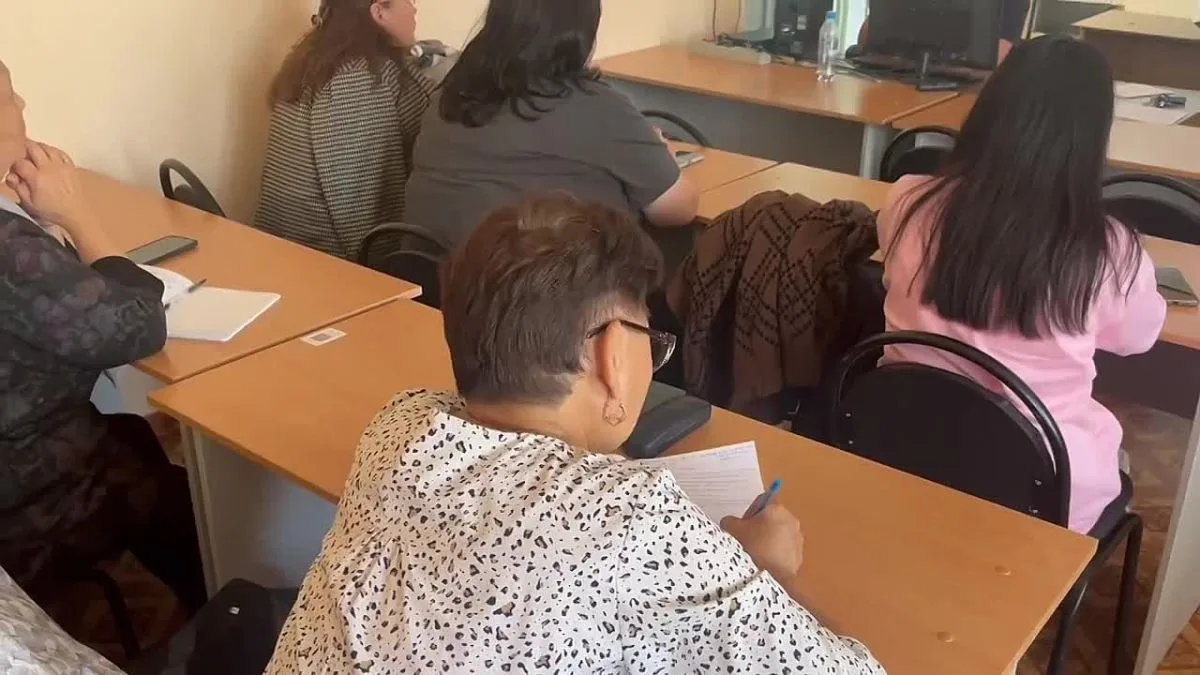 Полицейские Калмыкии провели семинар для педагогов