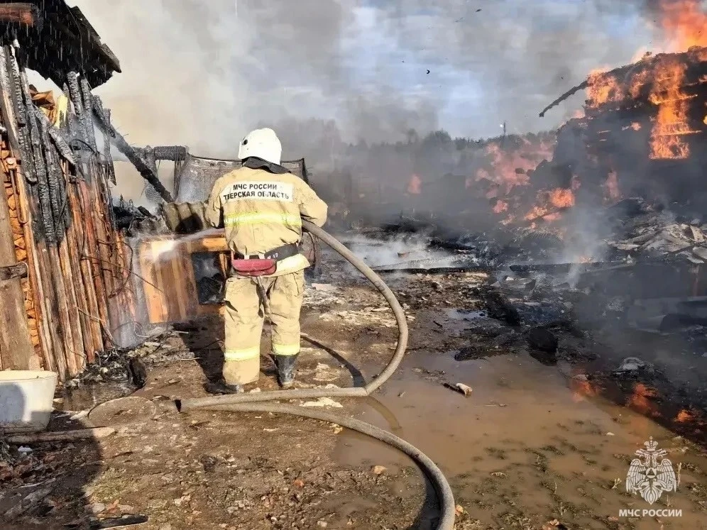 Пожарные потушили возгорание жилого дома в Тверской области