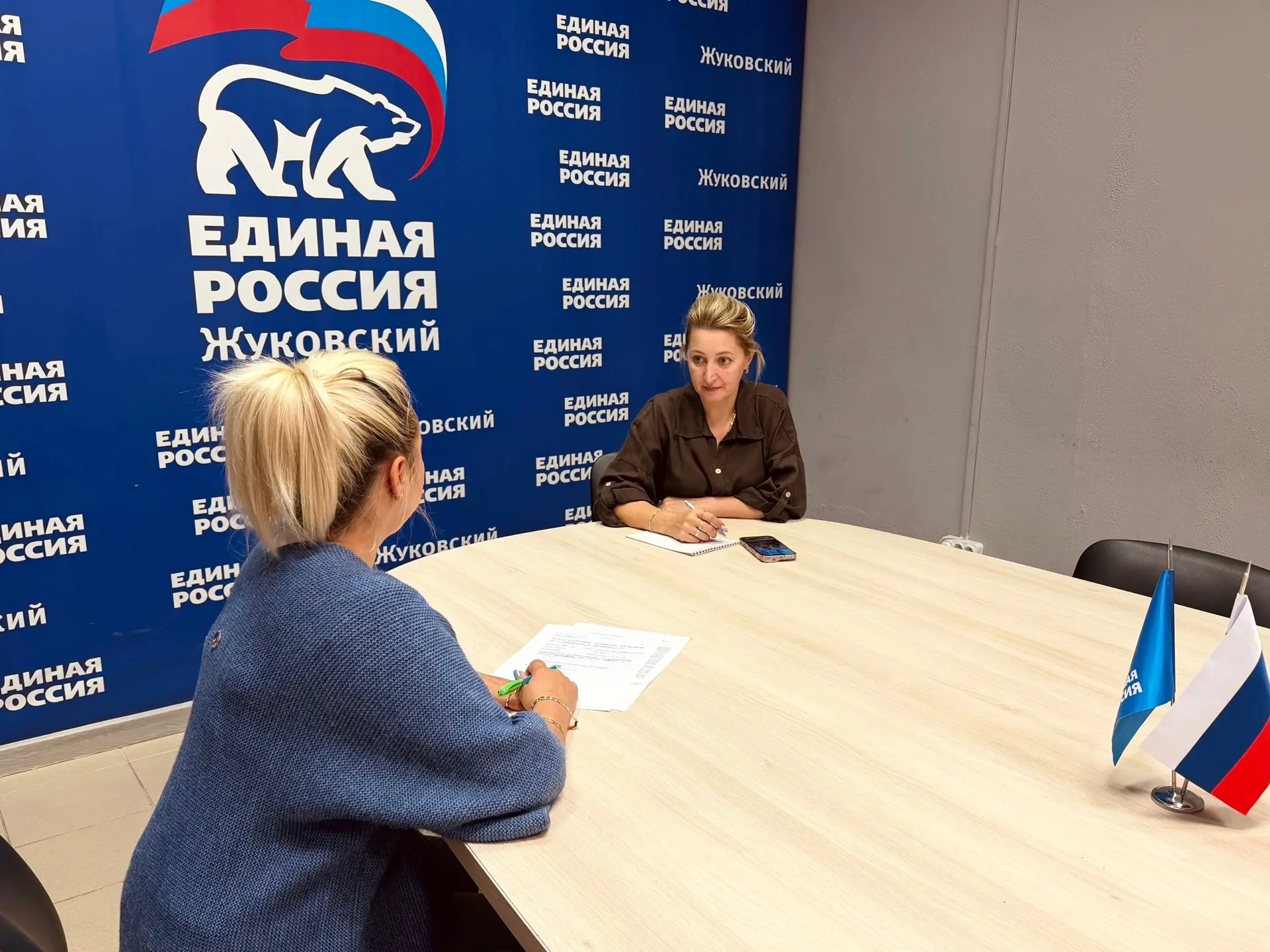🔹 Депутат Единой России Дина Самохвалова провела прием населения в общественной приёмн...
