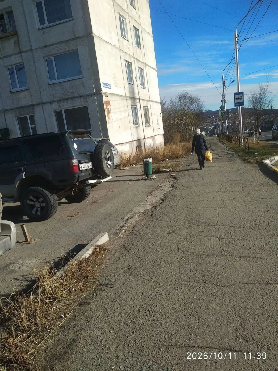 А остановку на "мегамаге" на Кольцевой в сторону города, когда установят, людям негде д...