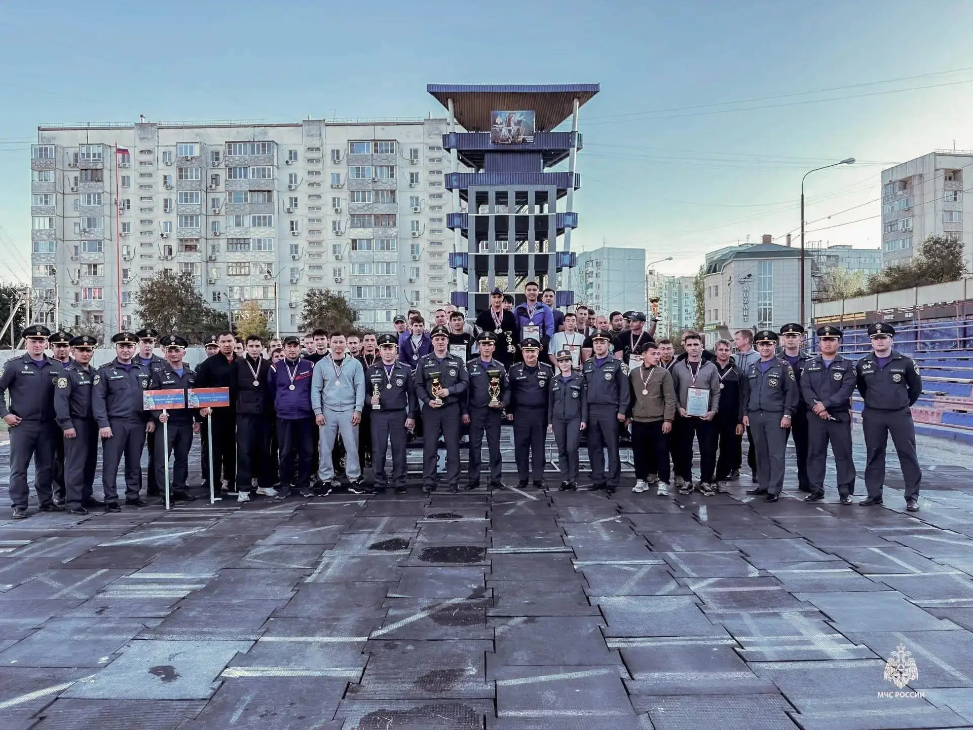 Победителей чемпионата по пожарно-спасательному спорту наградили в Астрахани