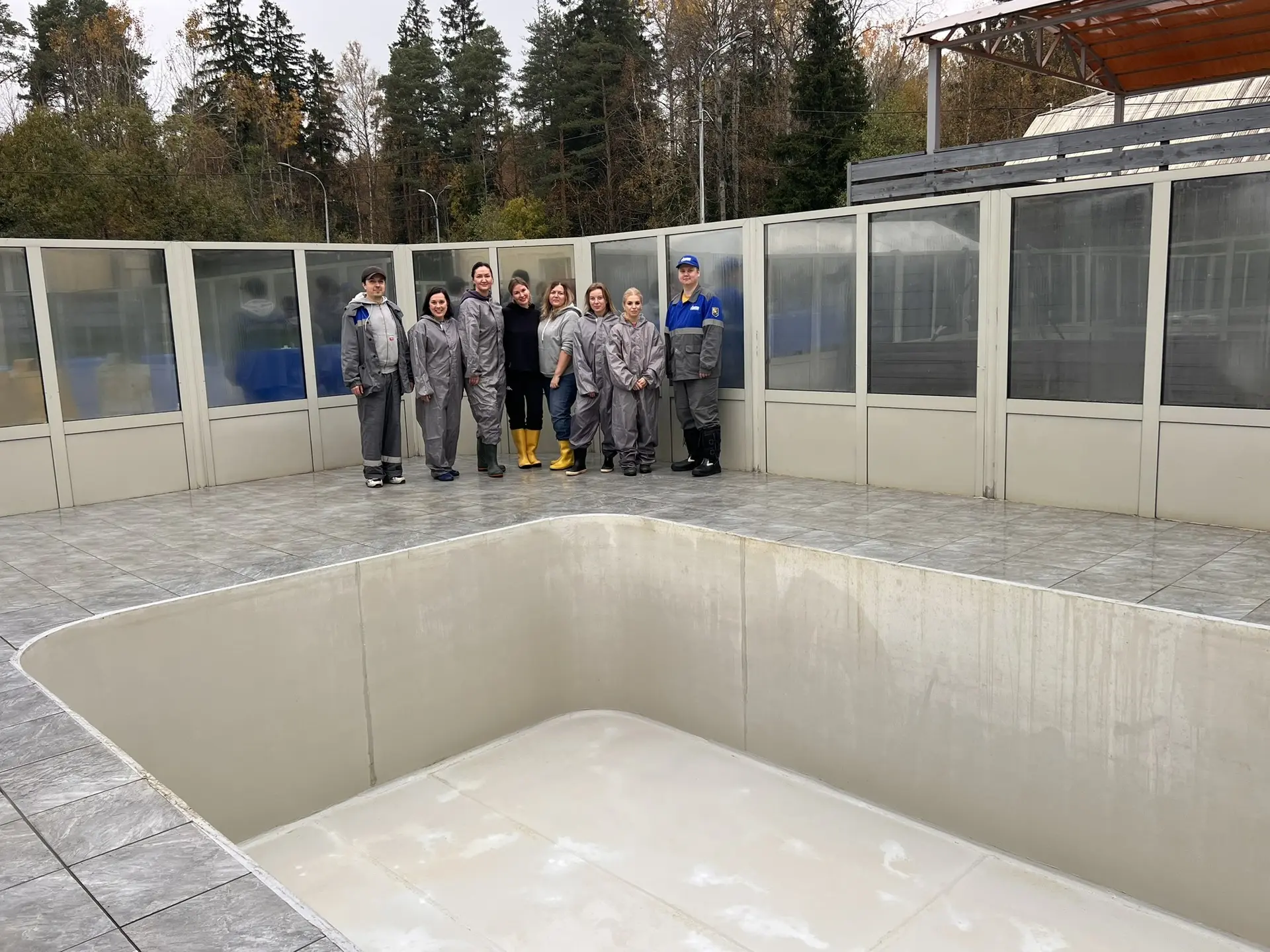 Снова мы с удовольствием встретили на субботнике в Центре дружную команду специалистов ...