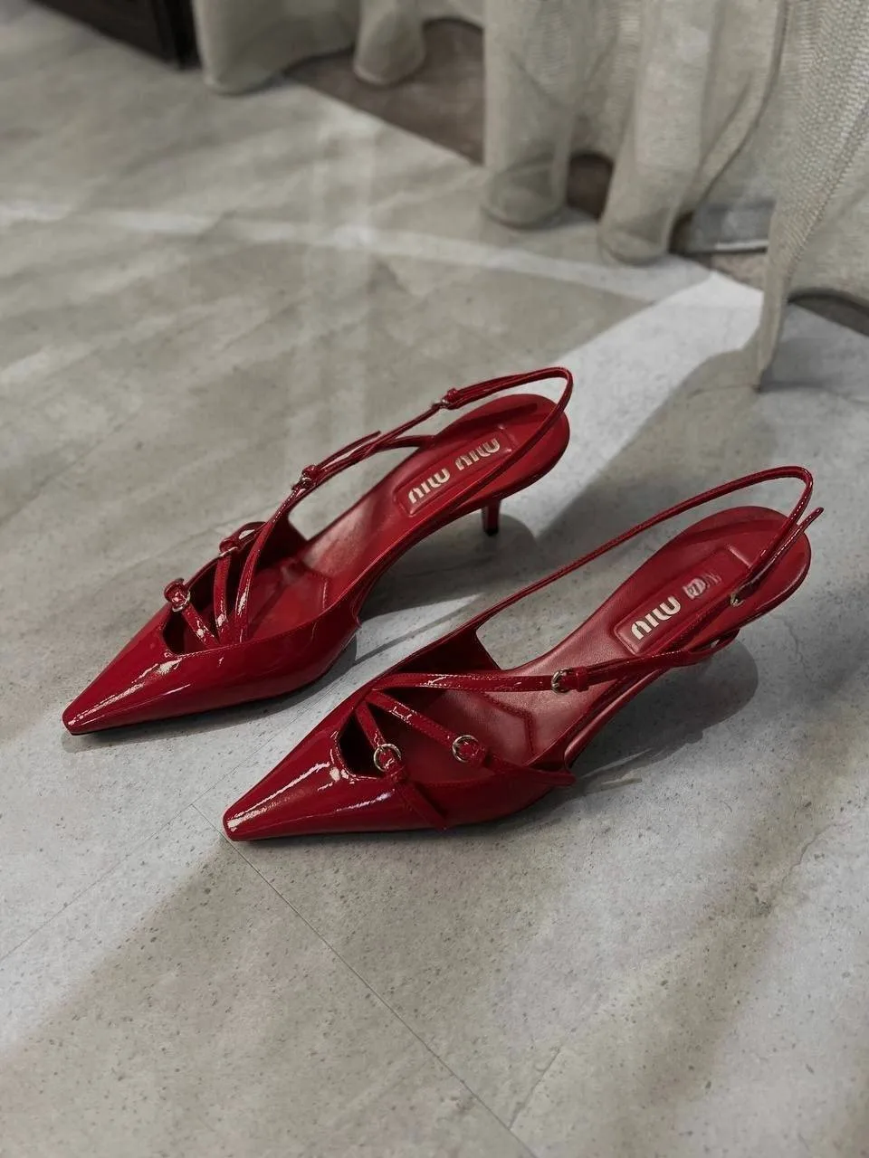 Новые самые трендовые туфли Miu Miu, маркировка 40. В полном комплекте.