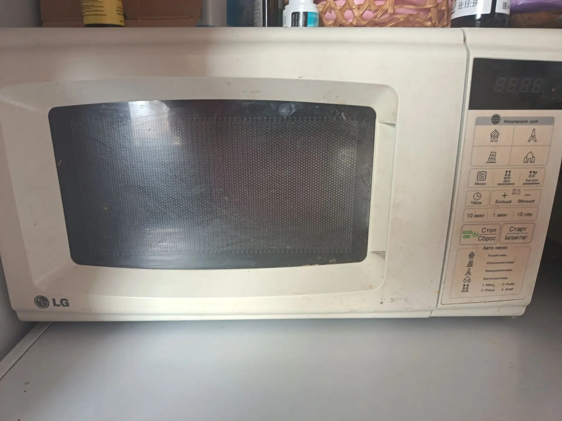 Продам микроволновку на запчасти. 500 рублей. 89132661400