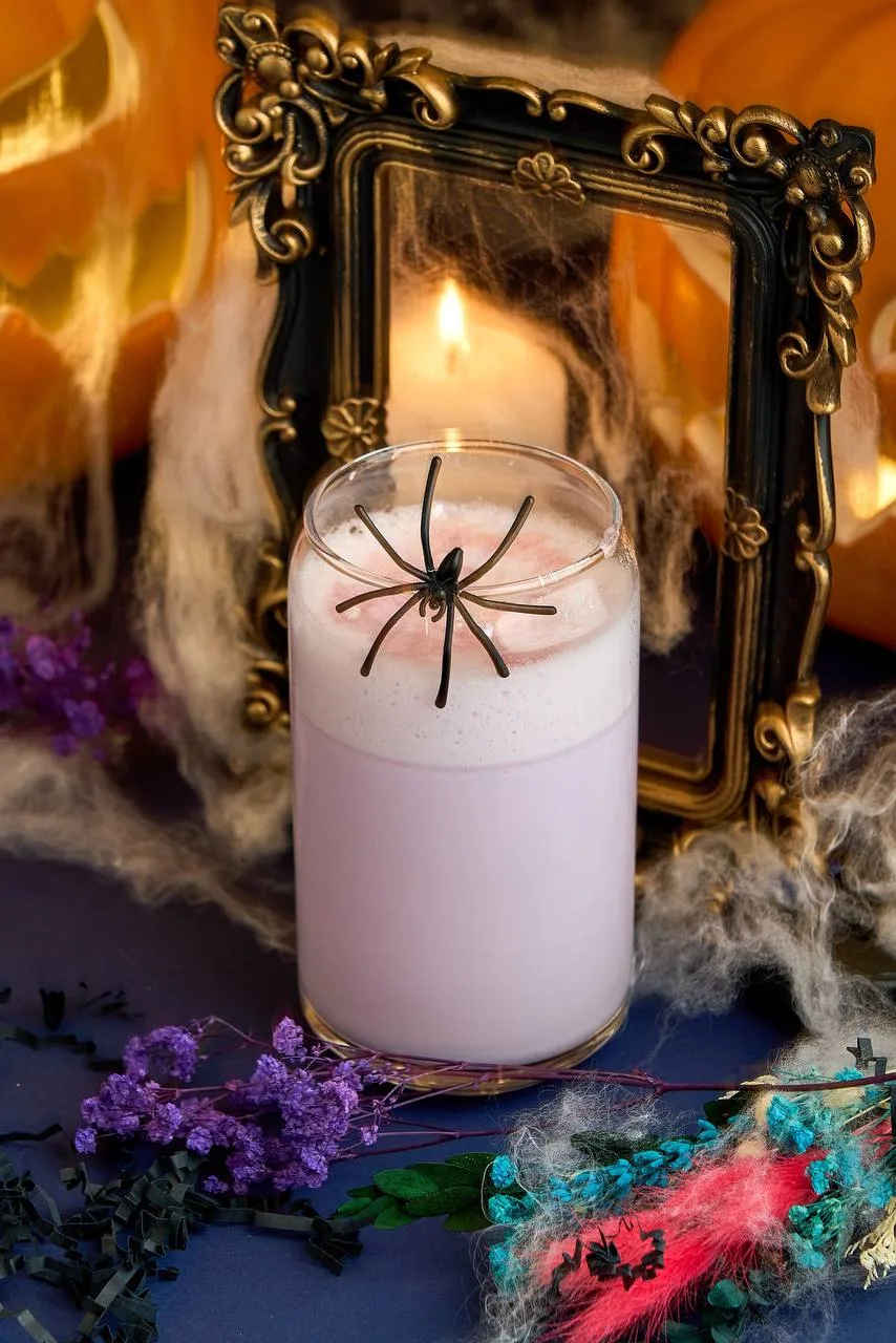 💜 Иногда Другой мир выдаёт себя цветом.