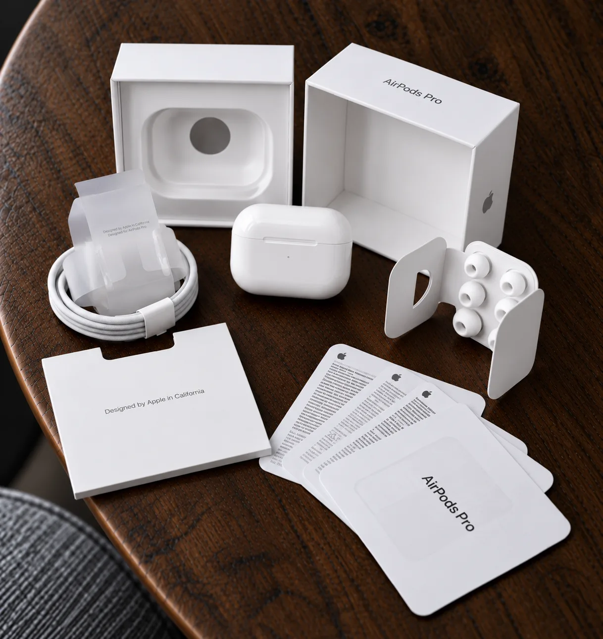 продам наушники AirPods Pro 2, серийный номер пробивается на сайте Apple, шумоподавлени...