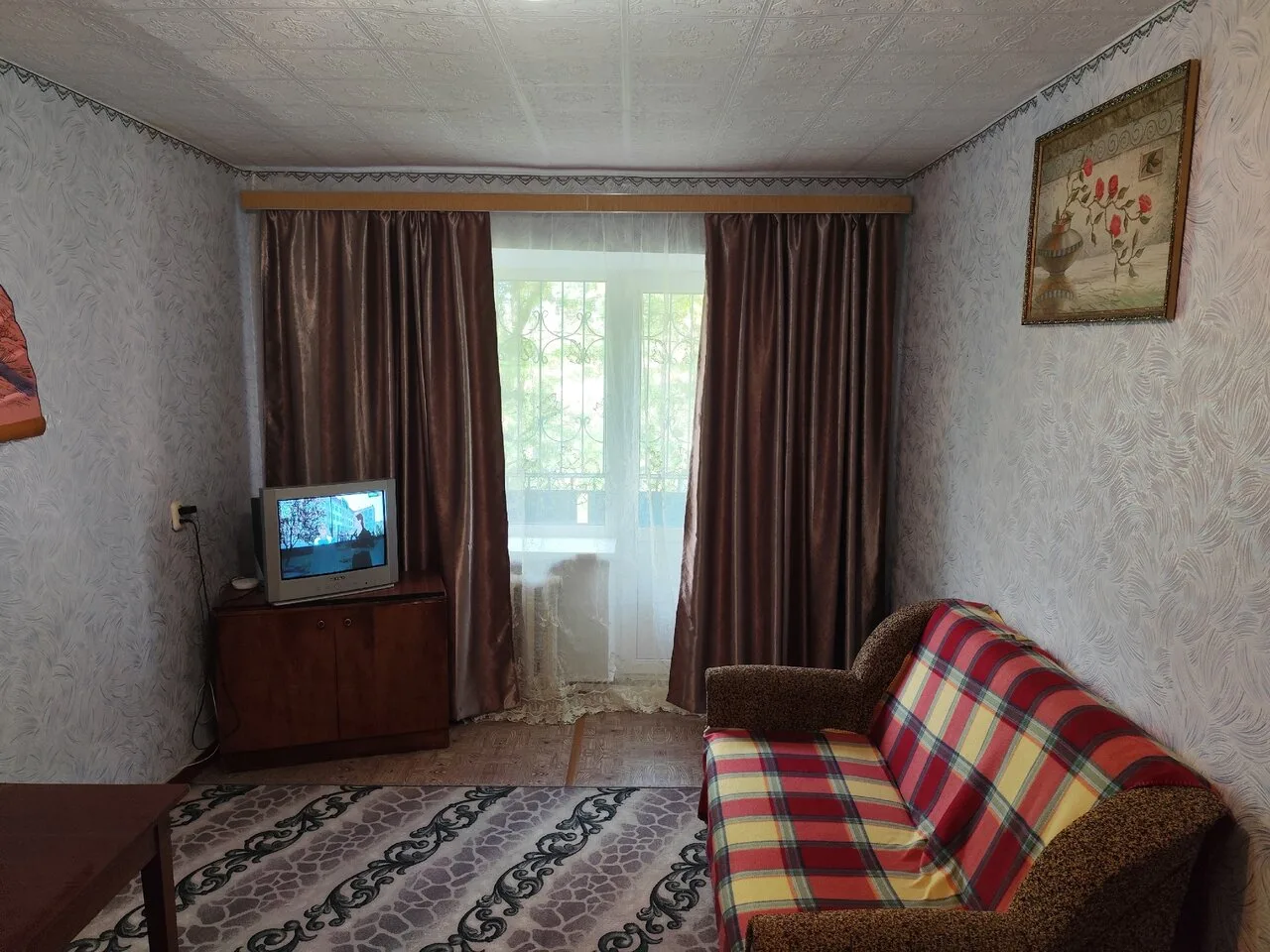 Продам двухкомнатную квартиру в самом центре Луганска ул.Героя Зозулина, 23. Площадь 44...