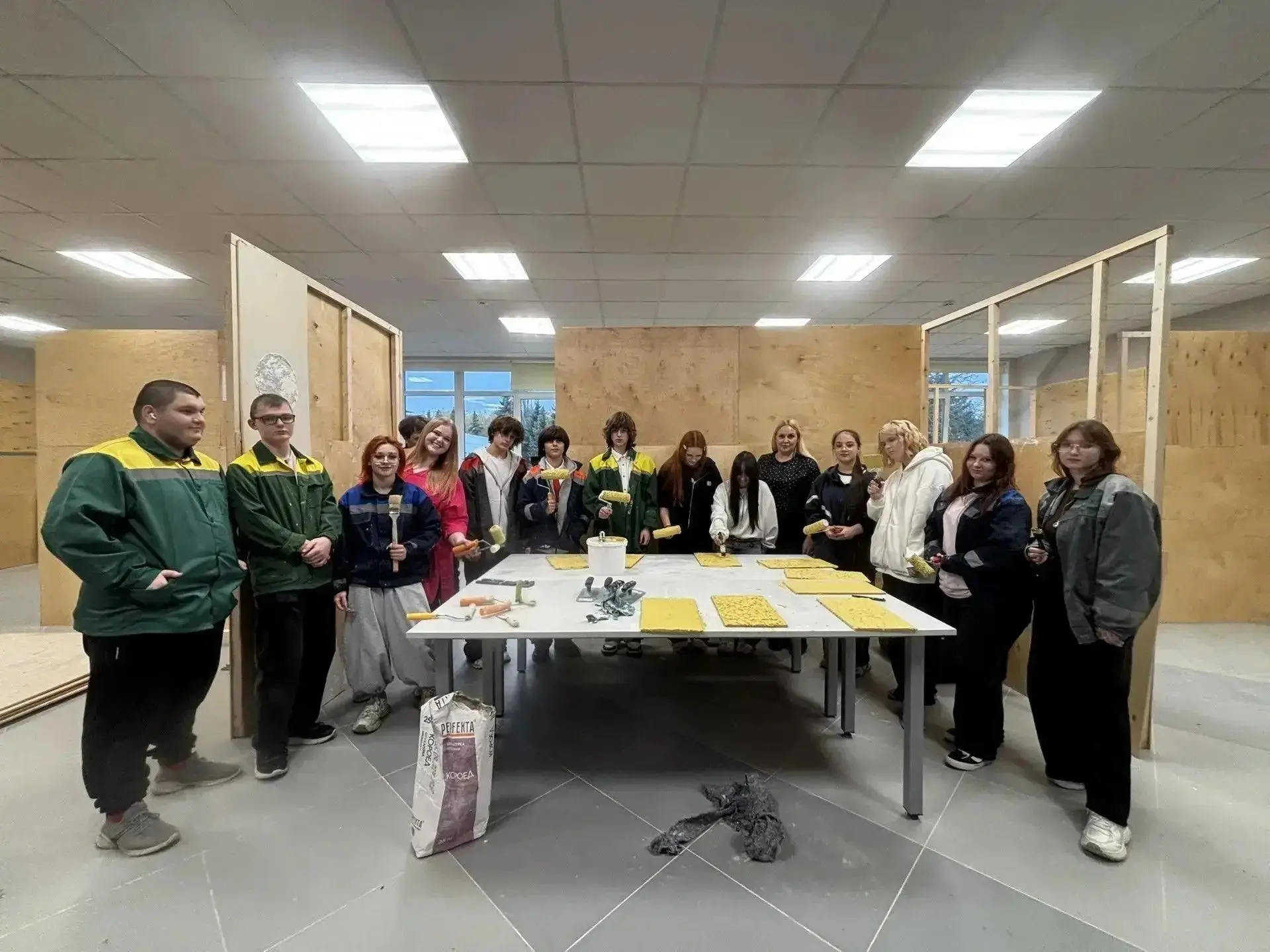 🎨 «Билет в будущее»: школьники попробовали себя в профессии маляра 👷‍♀️👷‍♂️
