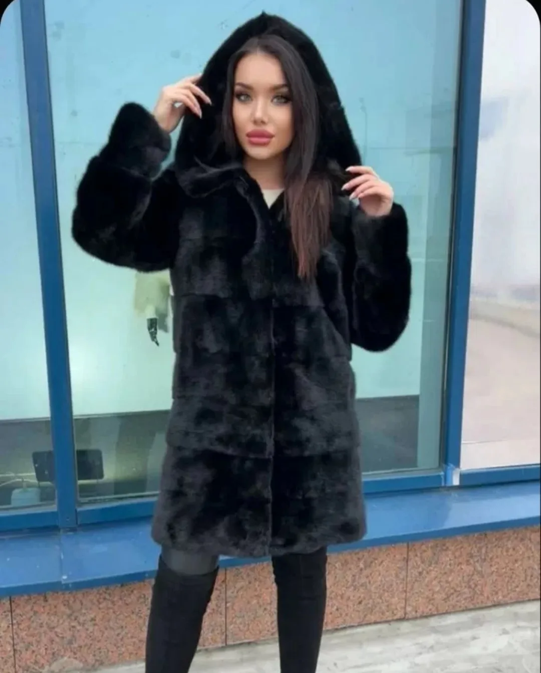 Полушубок из искуственного меха.