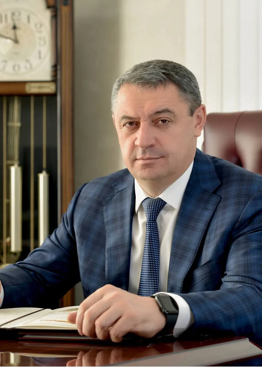 🔻 Русланбек Икаев назначен на должность заместителя председателя правительства РСО – А.
