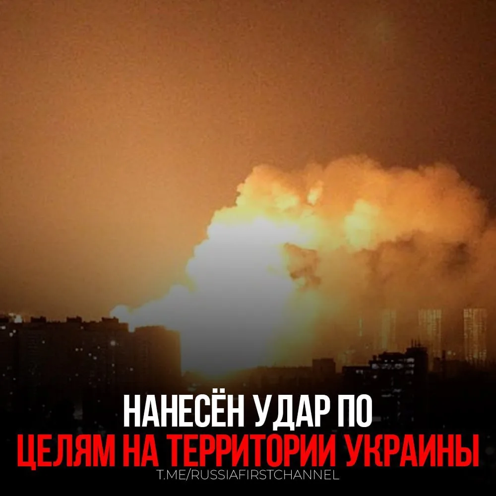 🇺🇦🇷🇺В Хмельницкой области на западе Украины в результате прилетов произошло возгора...
