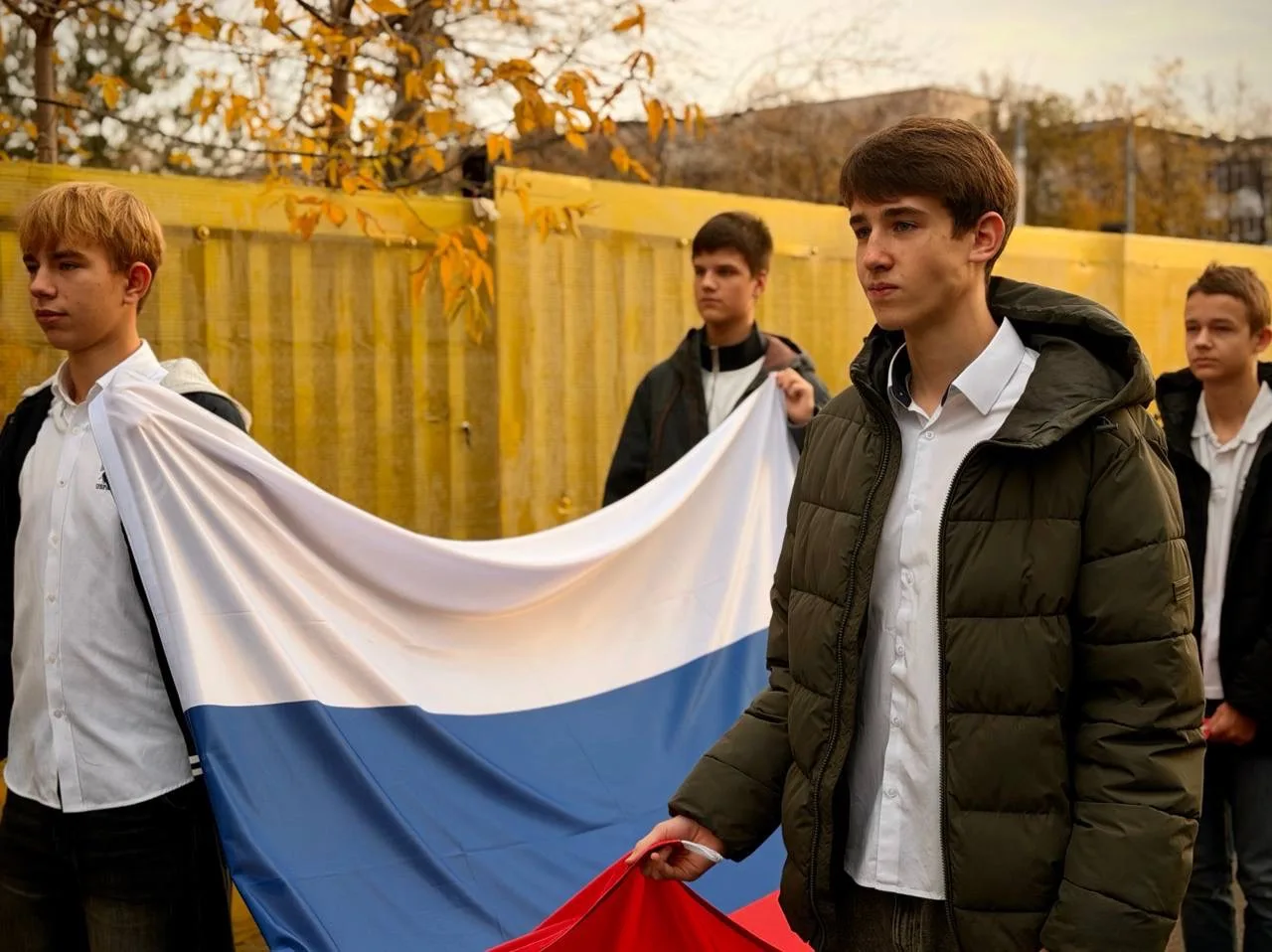 🇷🇺 Новую учебную неделю традиционно начинаем с церемонии поднятия Государственного фл...