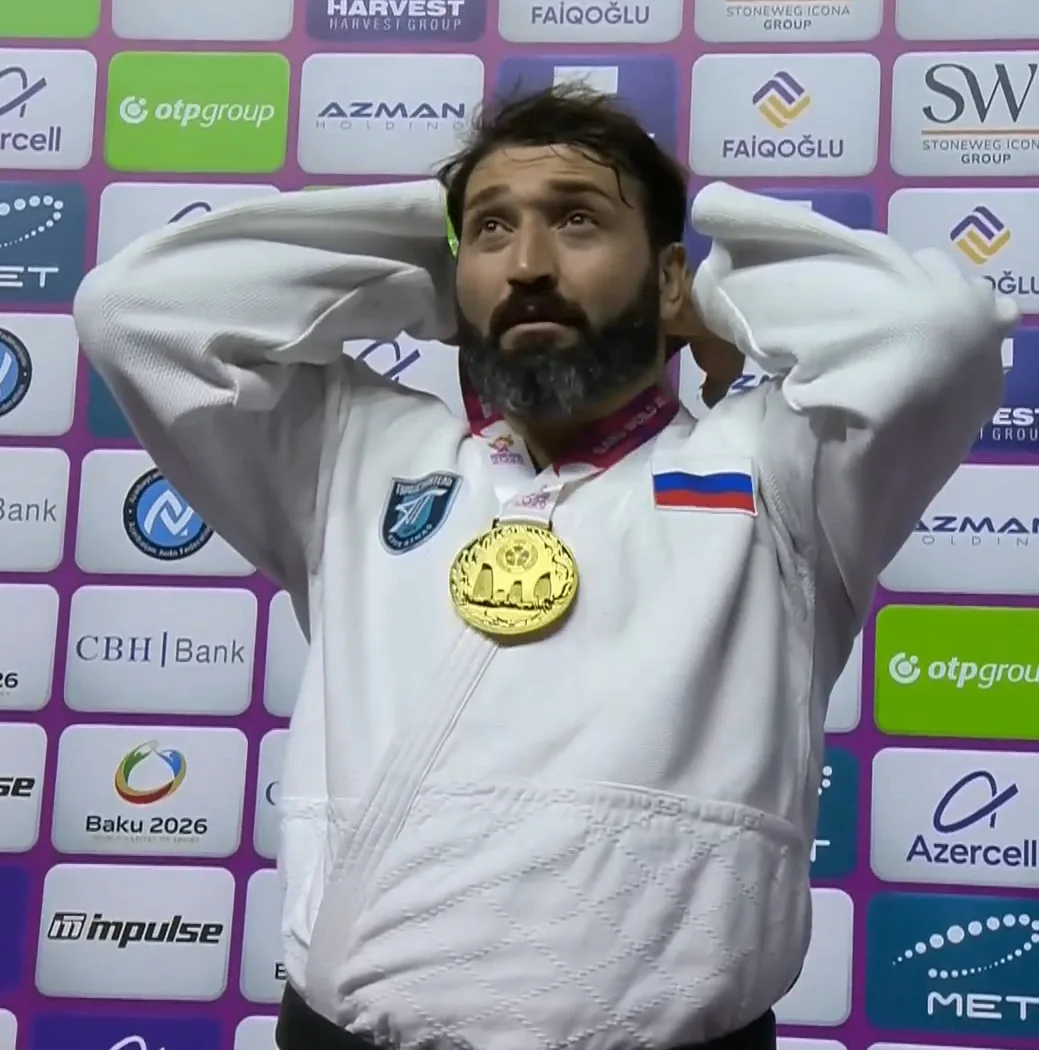 🇷🇺 Наш чемпион с триколором и гимном