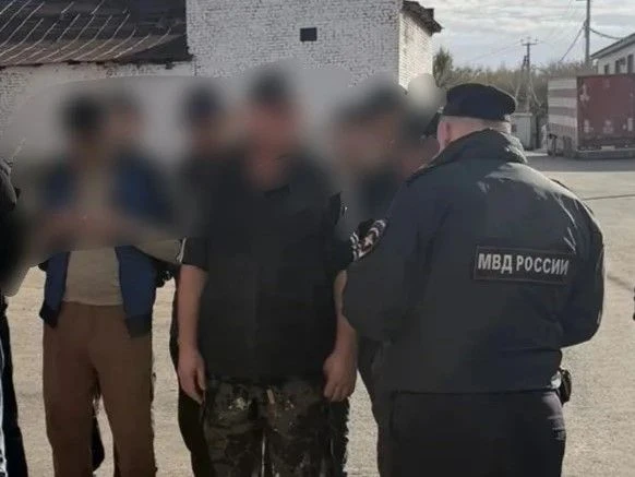 В Бугуруслане сотрудники полиции провели мероприятие по выявлению нарушений миграционно...
