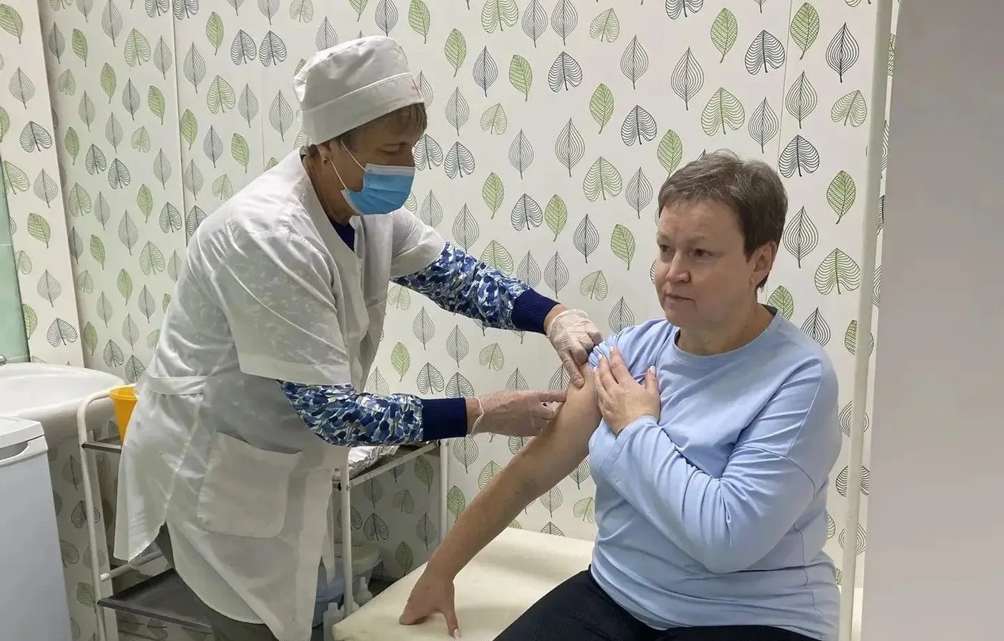 Будьте здоровы: в Долгопрудном продолжается вакцинация от гриппа