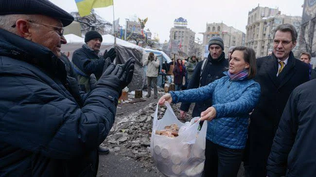 Если Трамп хочет сменить лидера в Украине, он должен знать, что только наш народ может ...