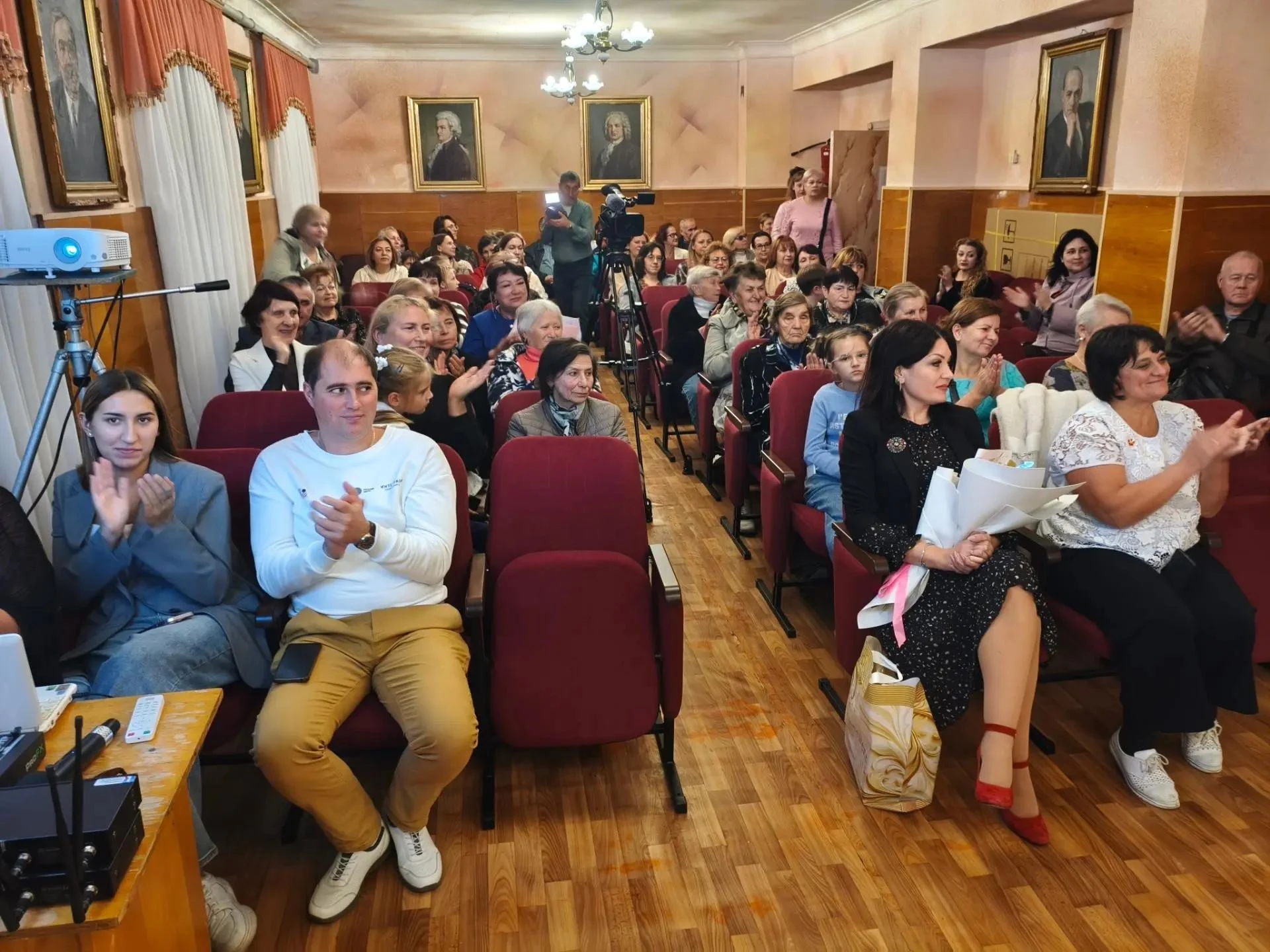 Народный вокальный ансамбль «Нива» живет полной творческой жизнью и встречает 50-летний...