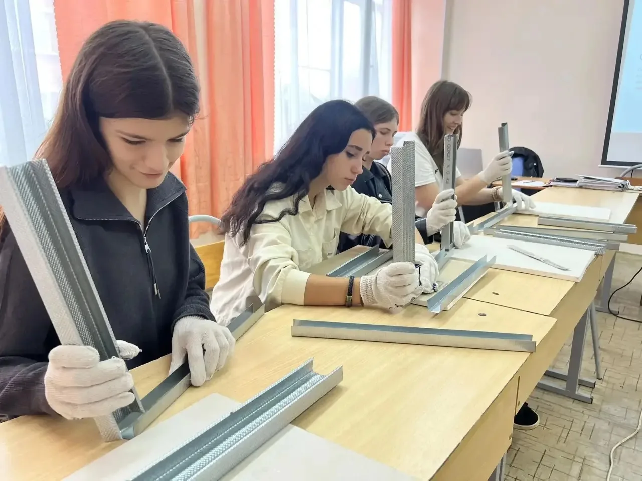 Сегодня ученики нашей школы побывали на профессиональных пробах в Майкопском индустриал...