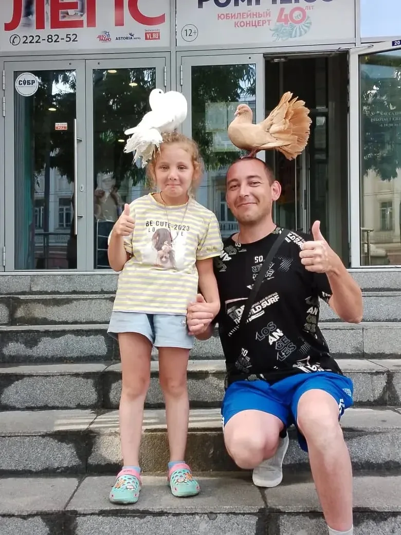 Мой папа — это лучший друг и помощник. С ним можно посоветоваться, посмеяться. Он научи...