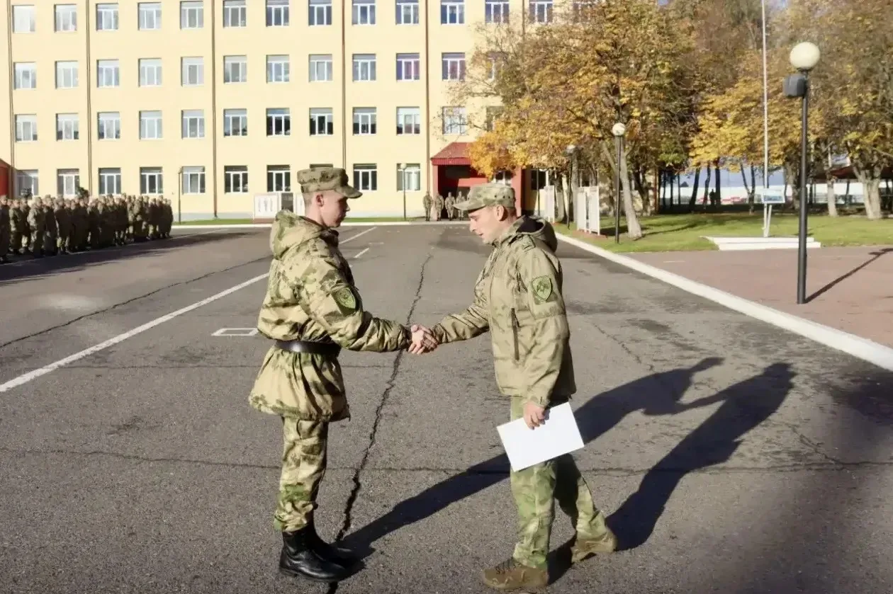 🎖 В войсковой части 3500 состоялось поощрение военнослужащих, наиболее отличившихся пр...