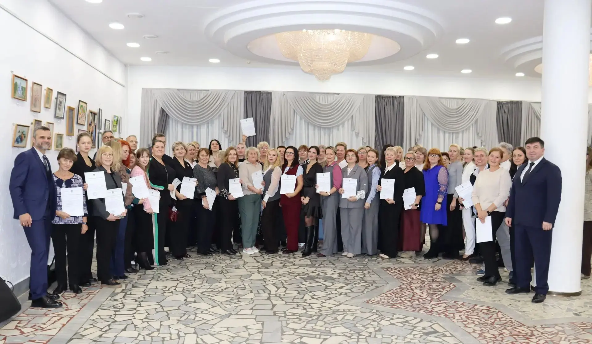 🤝 В фойе концертного зала «Сыктывкар» прошла торжественная церемония вручения благодар...