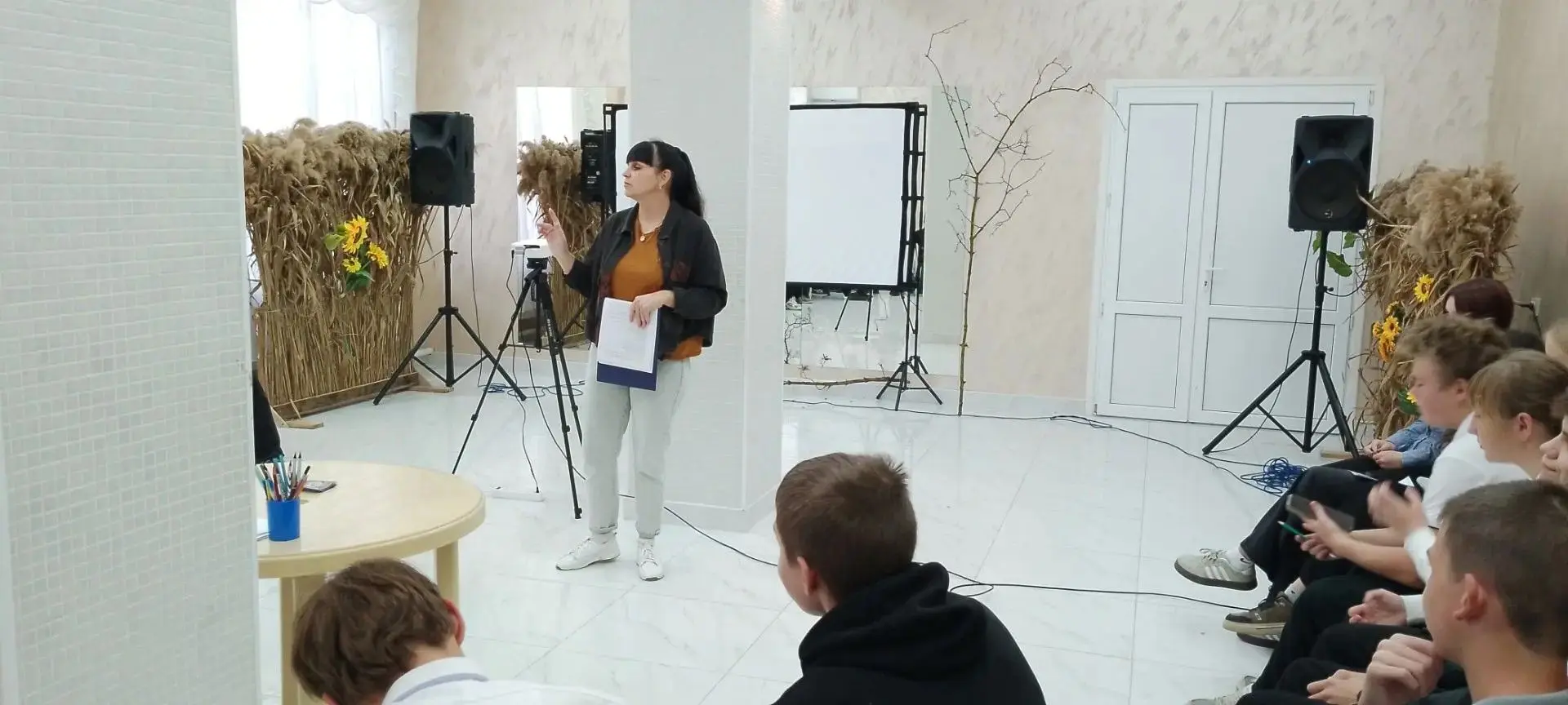 14 октября с учащимися 8-х классов МБОУ СОШ №4, на базе МБУК СЦК ДК «Чапаева», прошло в...