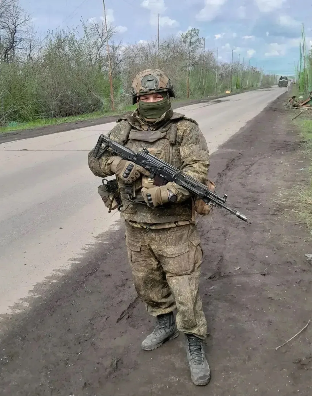 Наш папа— самый лучший. У него благородная и героическая профессия — он защищает нашу Р...