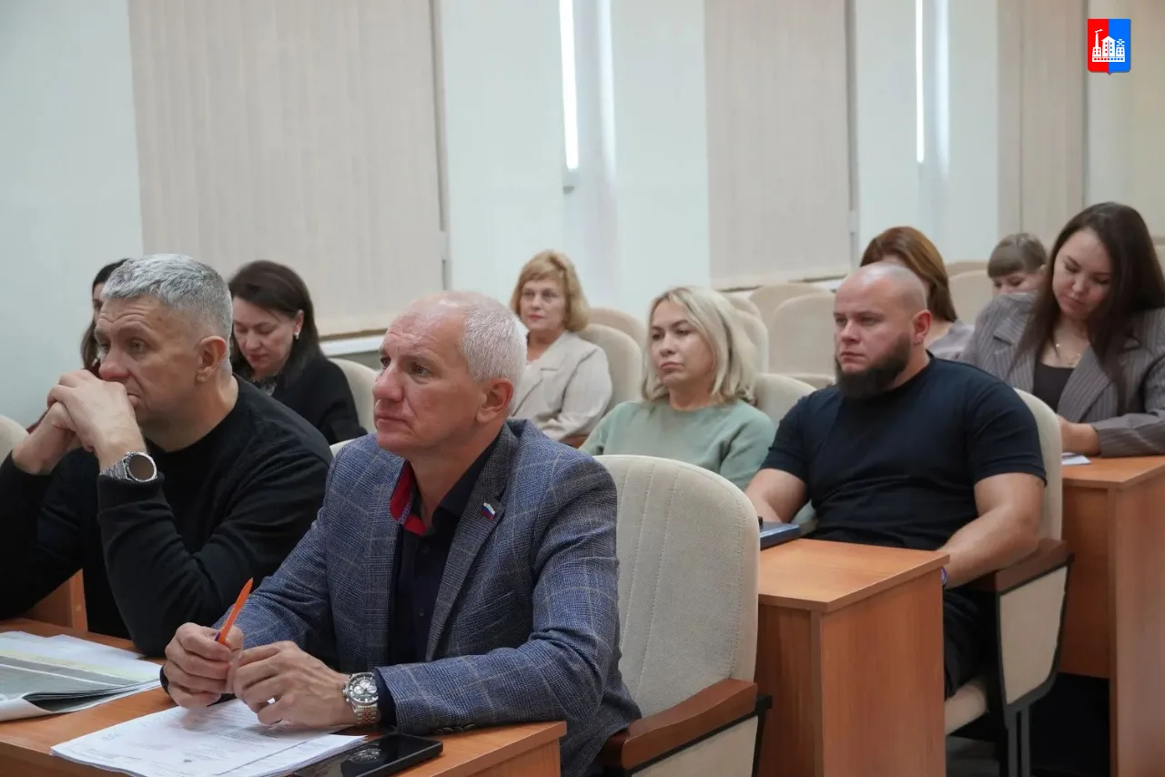 На заседании проектного комитета специалисты администрации округа и общественные наблюд...