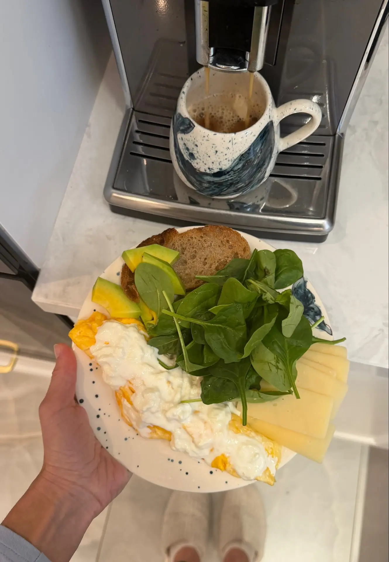 Когда все разъезжаются, можно и самой неспешно позавтракать ☺️