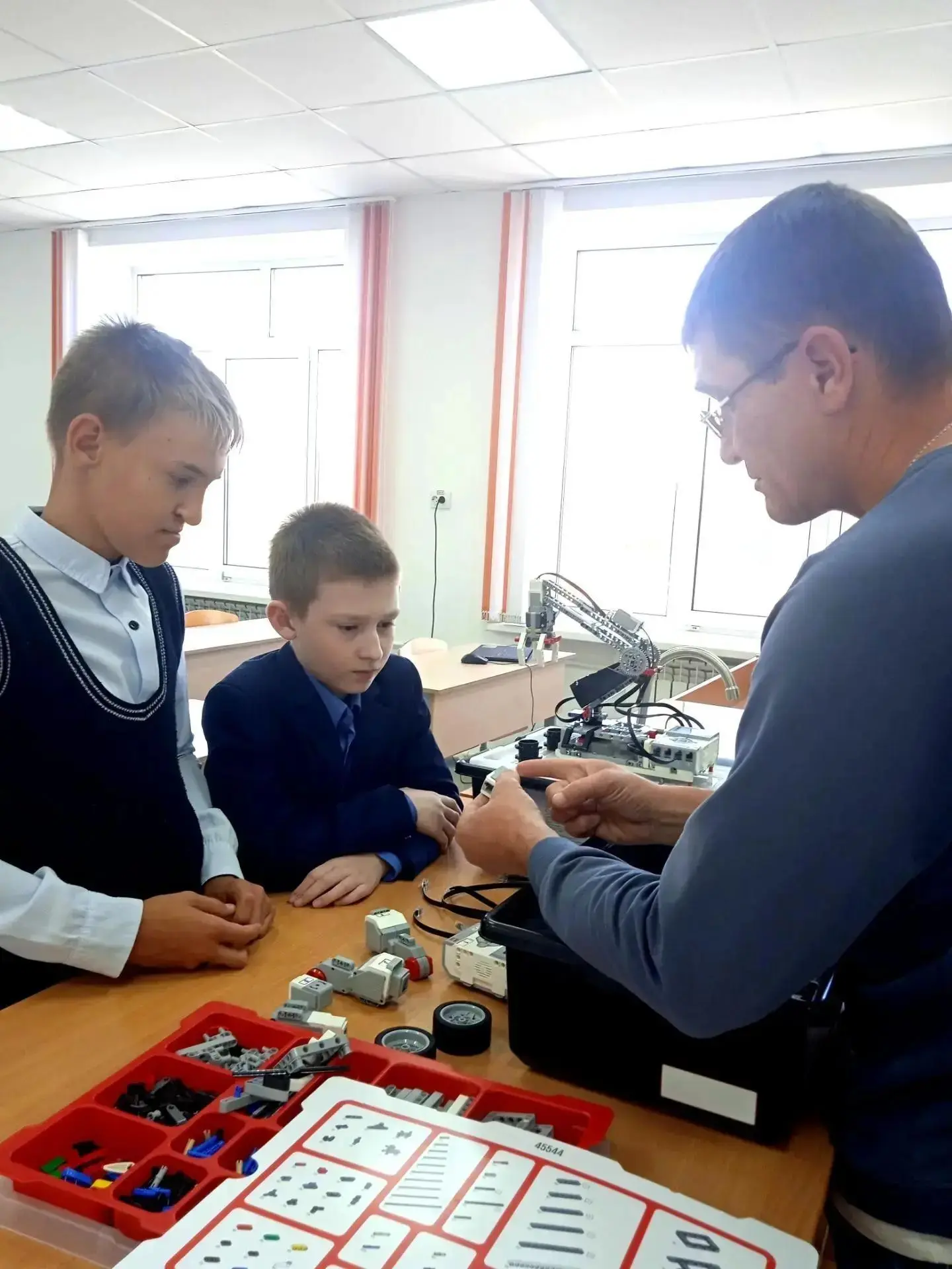 Юные робототехники приступили к занятиям!🤖