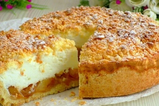ЯБЛОЧНЫЙ ПИРОГ С КРЕМОМ-СУФЛЕ