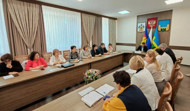 В Староминском районе обсудили безопасность, подготовку к зиме и благоустройство.