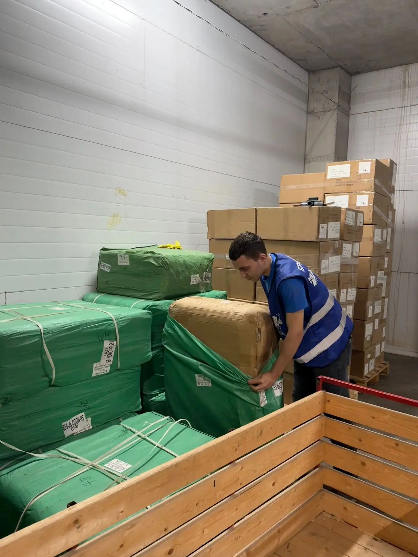 Начинаем неделю с LOGISTA: разгружаем крупную партию