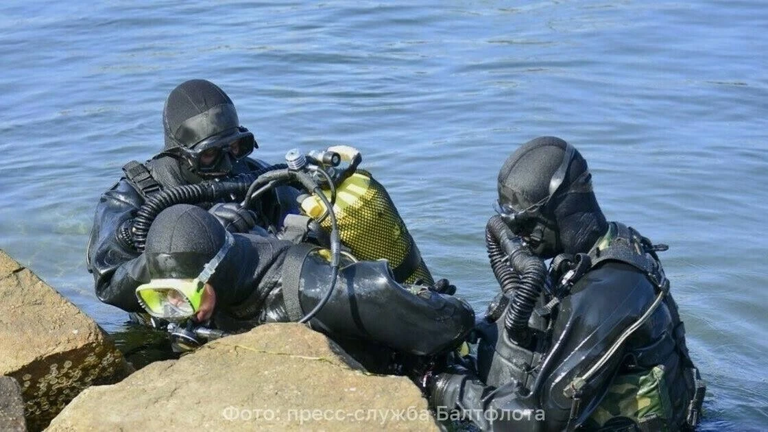 Военнослужащие спецназа Балтийского флота провели водолазные спуски и потренировались в...