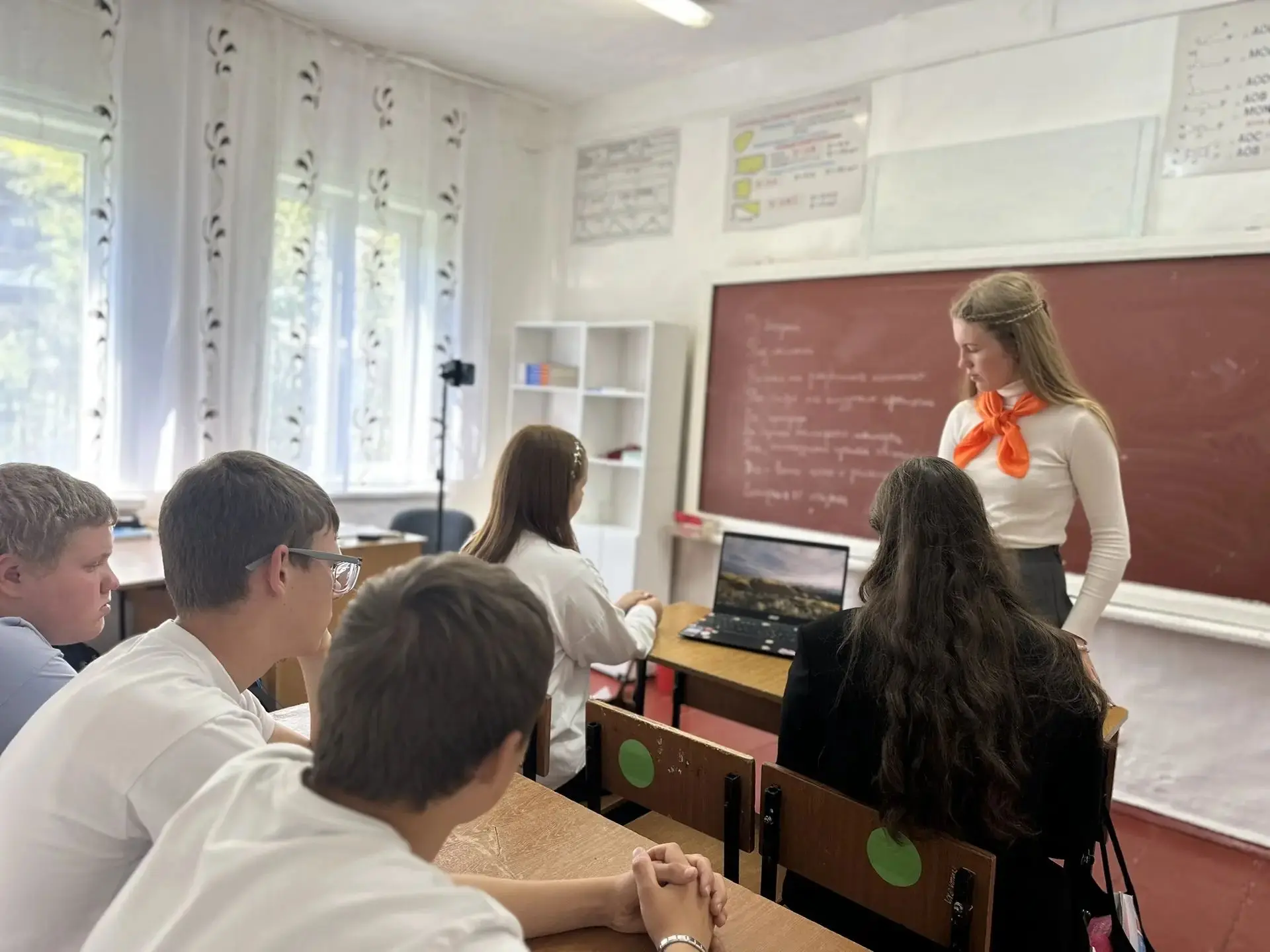 В МКОУ «ООШ с.Бескес »  прошел особенный классный час на тему:  «Битва за Кавказ. Несло...