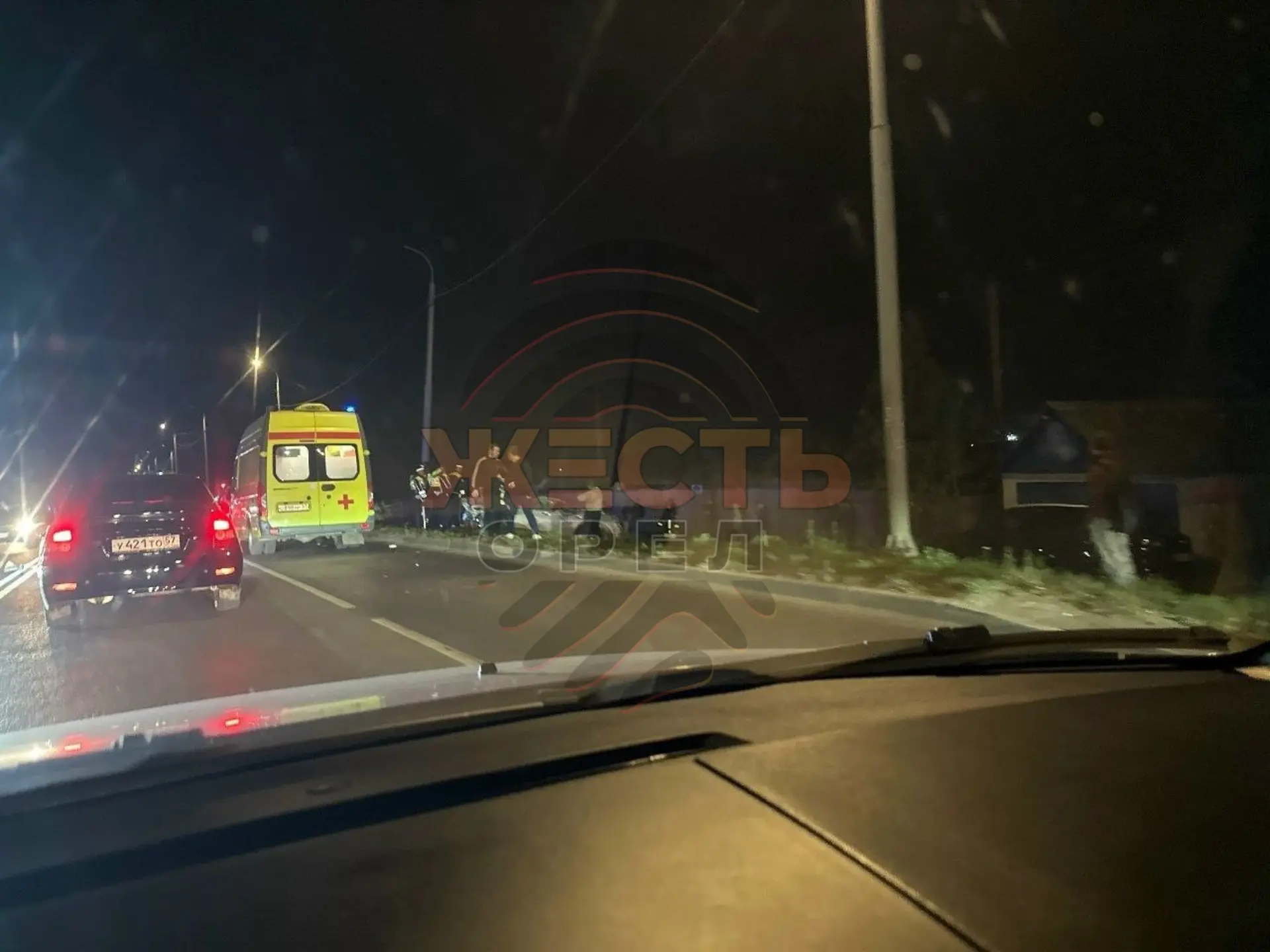 ❗️В Орле 22-летний водитель протаранил ограждение, светофор и опору освещения — публику...