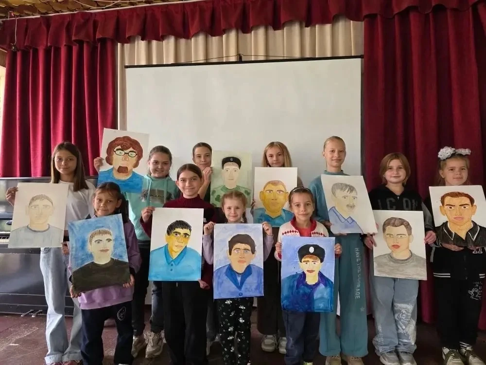 🧑‍🧑‍🧒‍🧒15 октября на всех учебных площадках прошел конкурс рисунков "Портрет любимо...