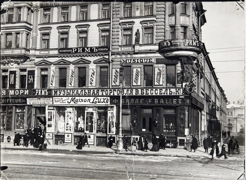 1907-1914.Угол Невского проспекта и Малой Садовой улицы.