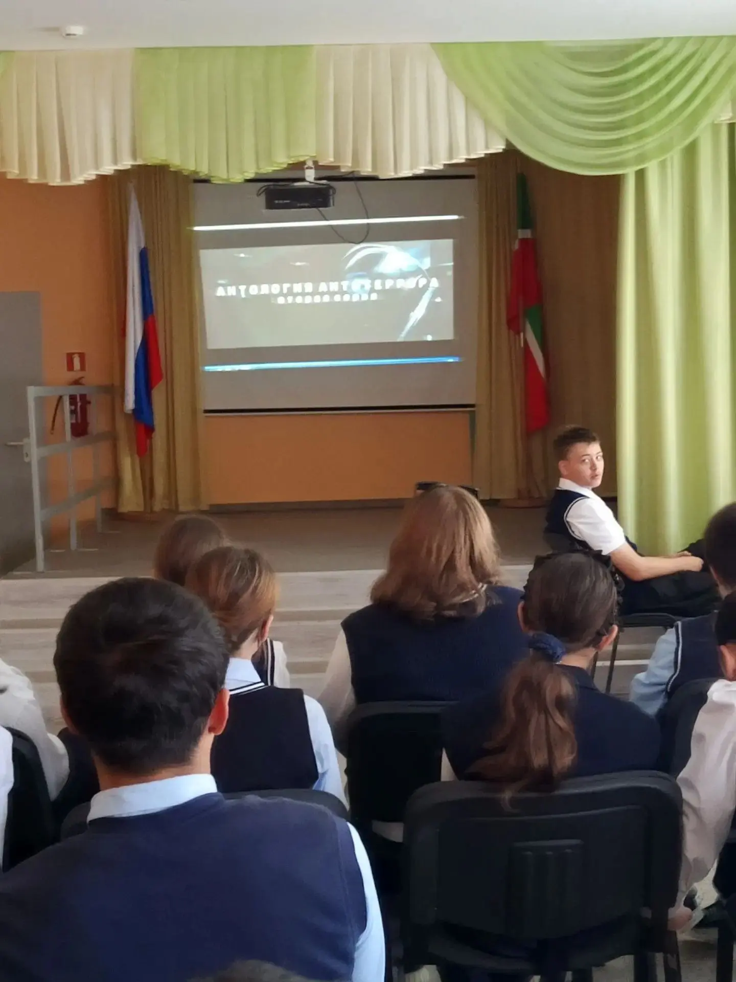 В школе прошла профилактическая встреча «Вербовка: как противостоять манипуляциям»