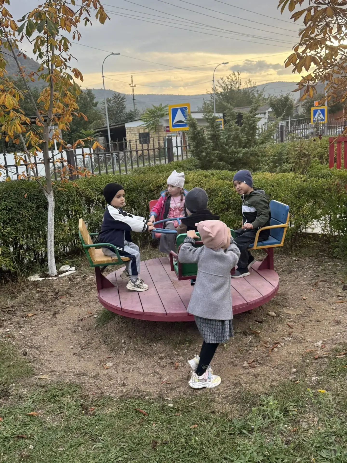 Вечерняя прогулка в средней группе 🌹
