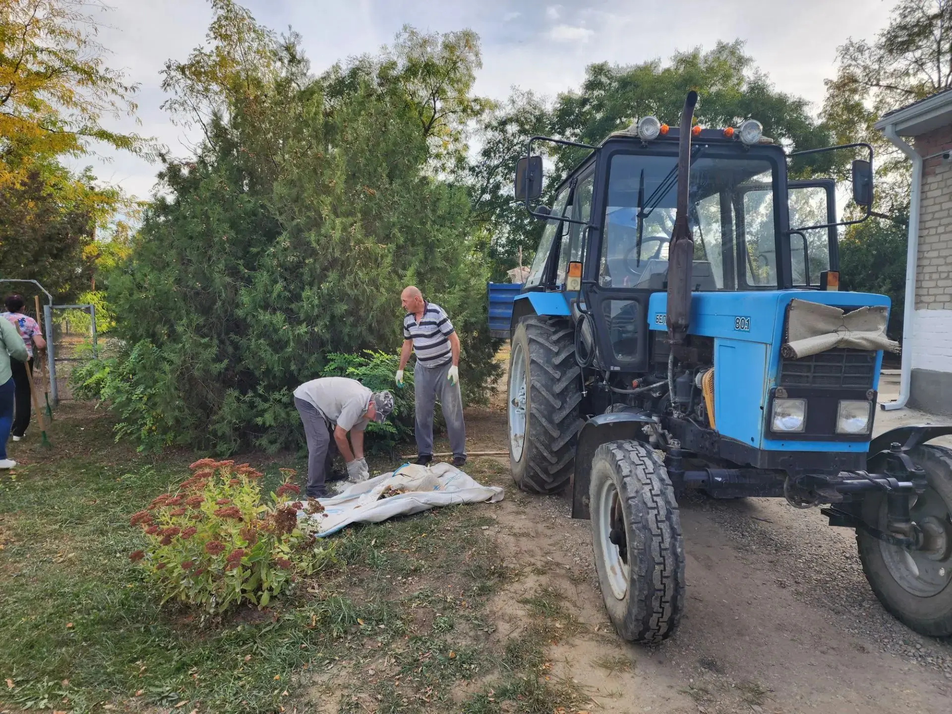🧹 Чистота, порядок и командный дух: в лицее прошёл осенний субботник!