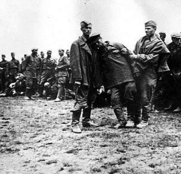 10 октябpя 1941г. совeтский солдат Μ.С.Κpутов написал в плeну пpощальную записку (найдe...