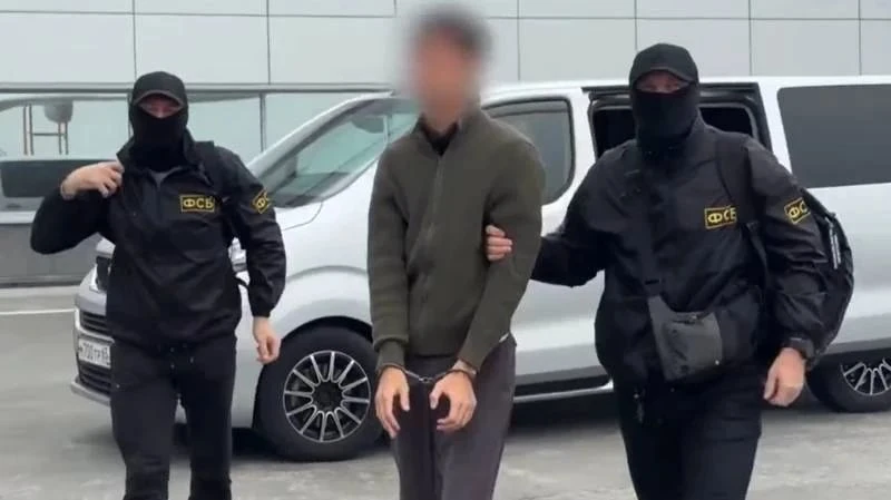 😨 ФСБ задержала японского журналиста по подозрению в шпионаже. Летом он посещал Находк...