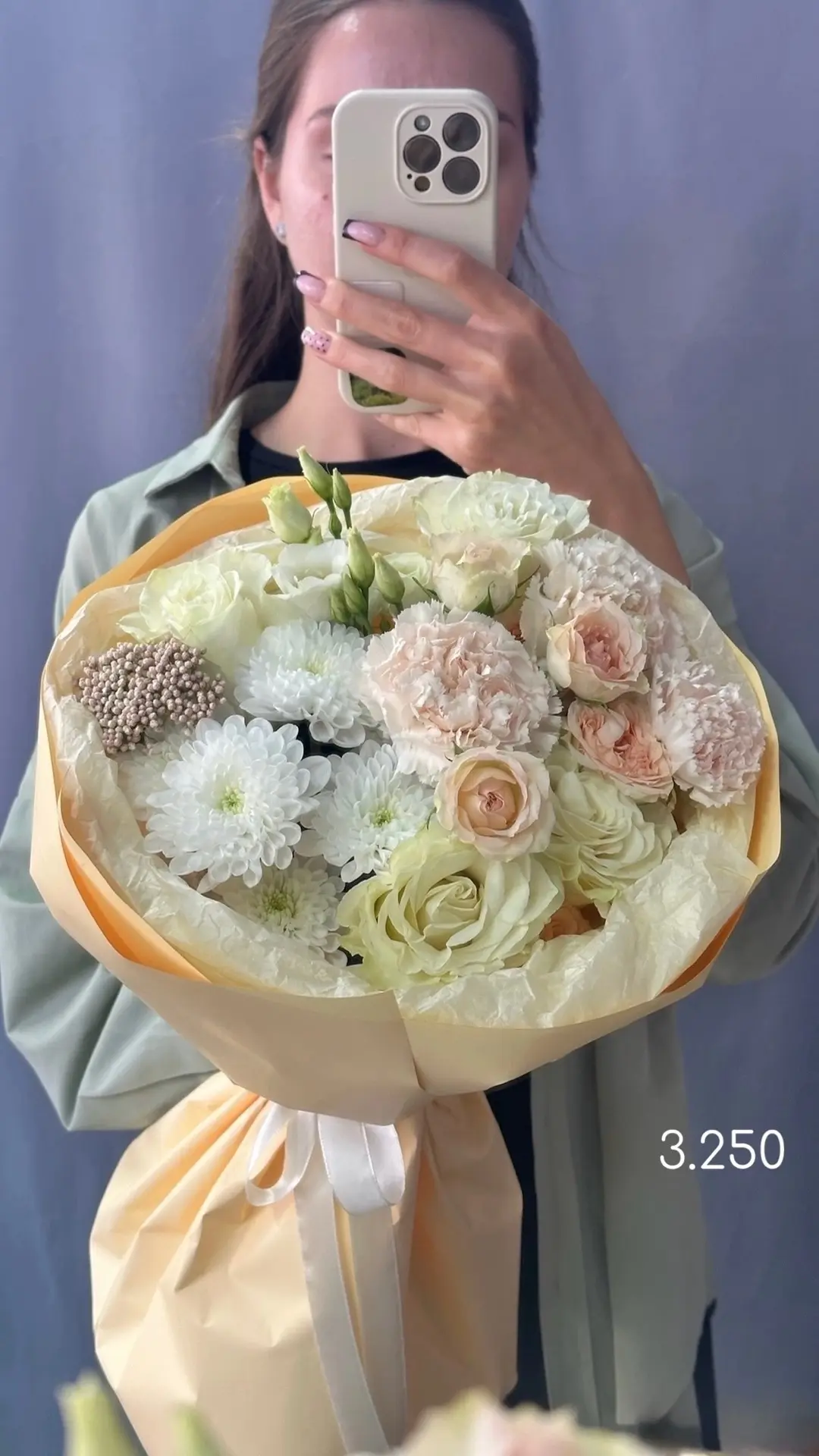 Новое на витрине 🤍 Наш флорист Мария собирает для вас красоту 🧚🏼‍♀️