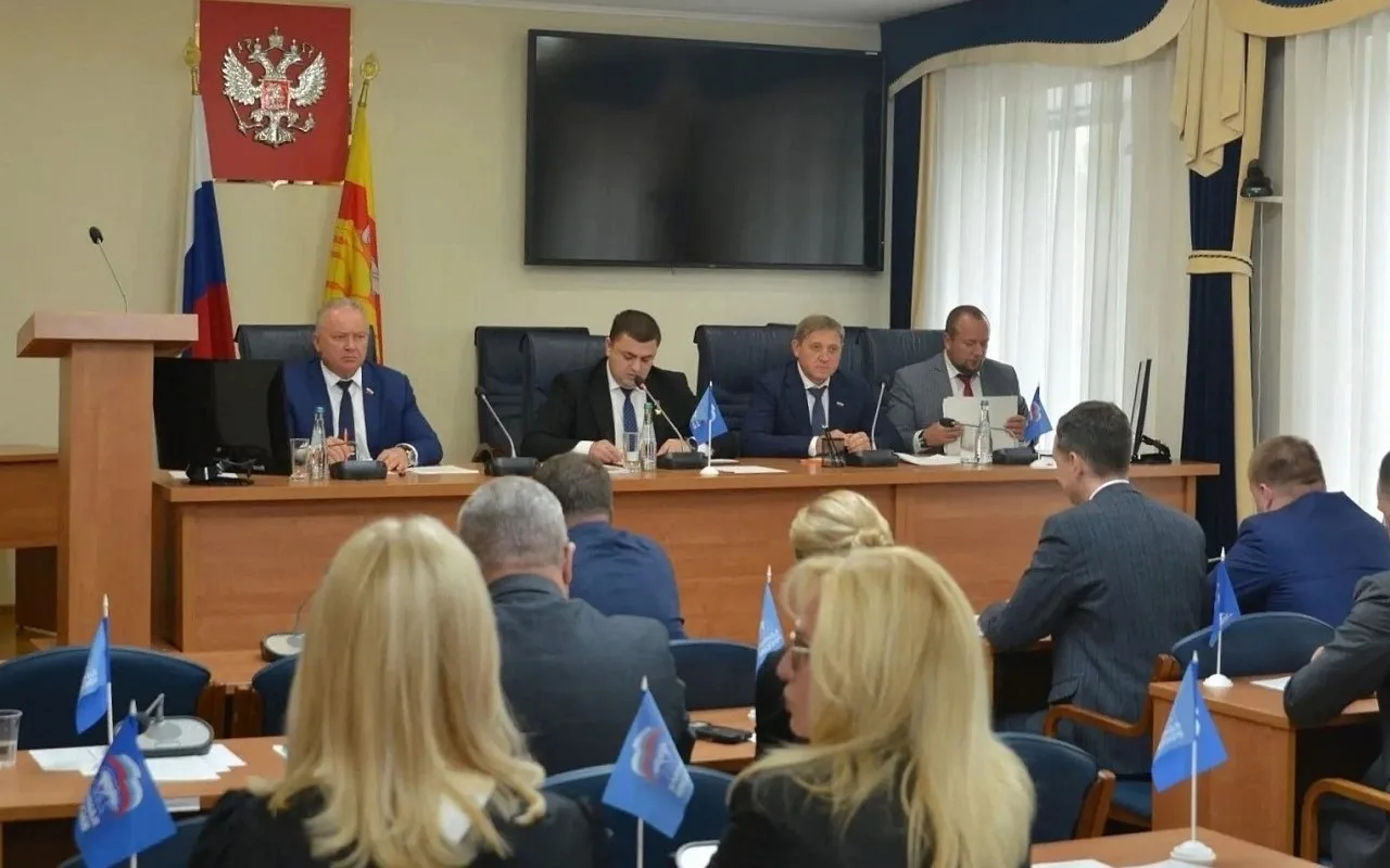 Депутаты Воронежской городской Думы на очередном заседании согласовали прием в муниципа...