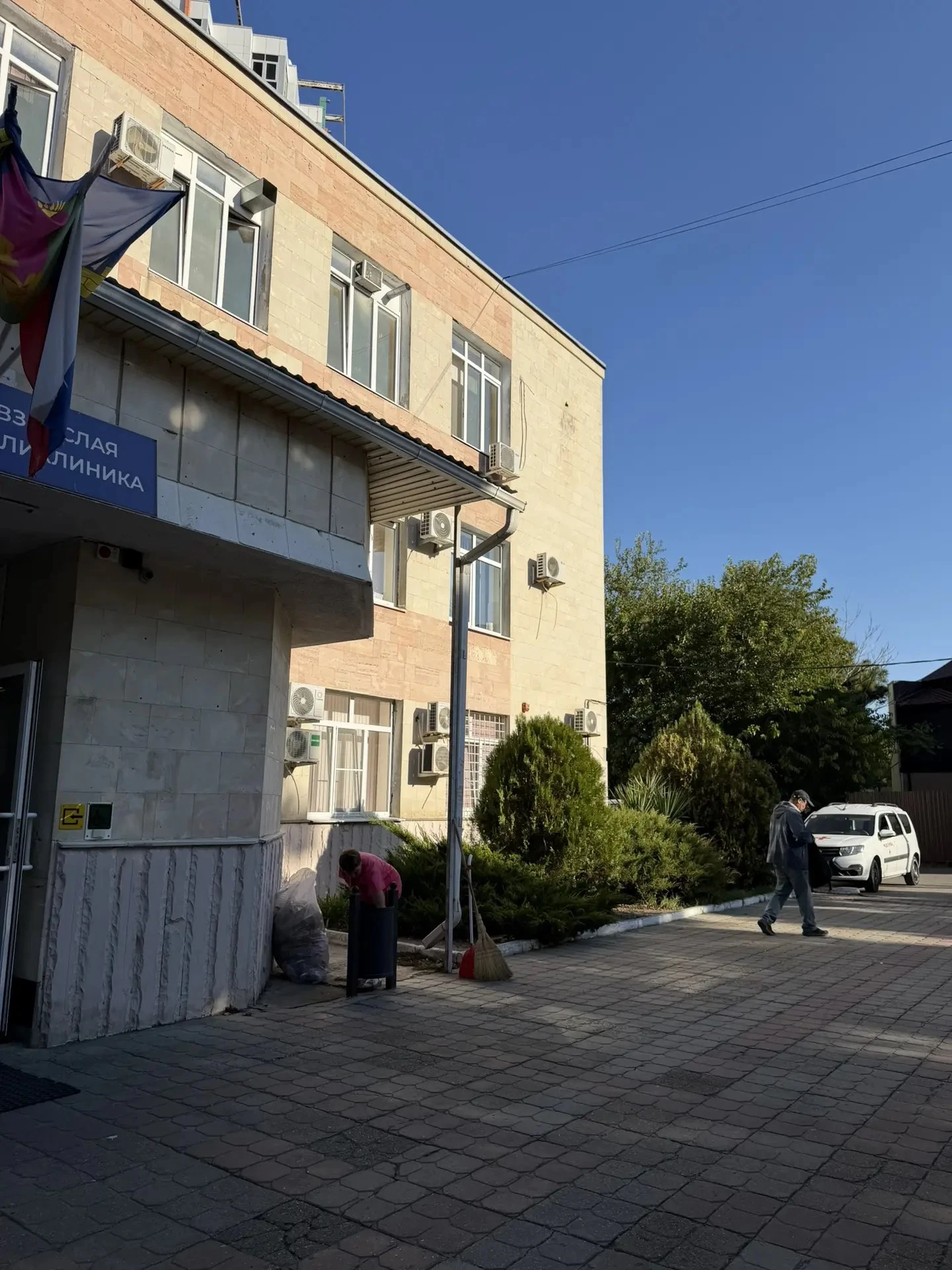 🪑 Четыре лавочки на всю поликлинику: в Анапе пациентам не хватает мест для ожидания