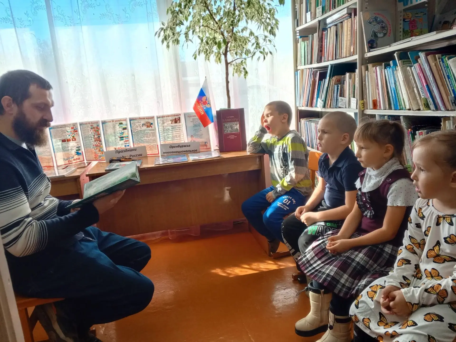 В Нижнеаскаровской библиотеке сегодня было по-семейному тепло! В рамках акции «Отец — о...