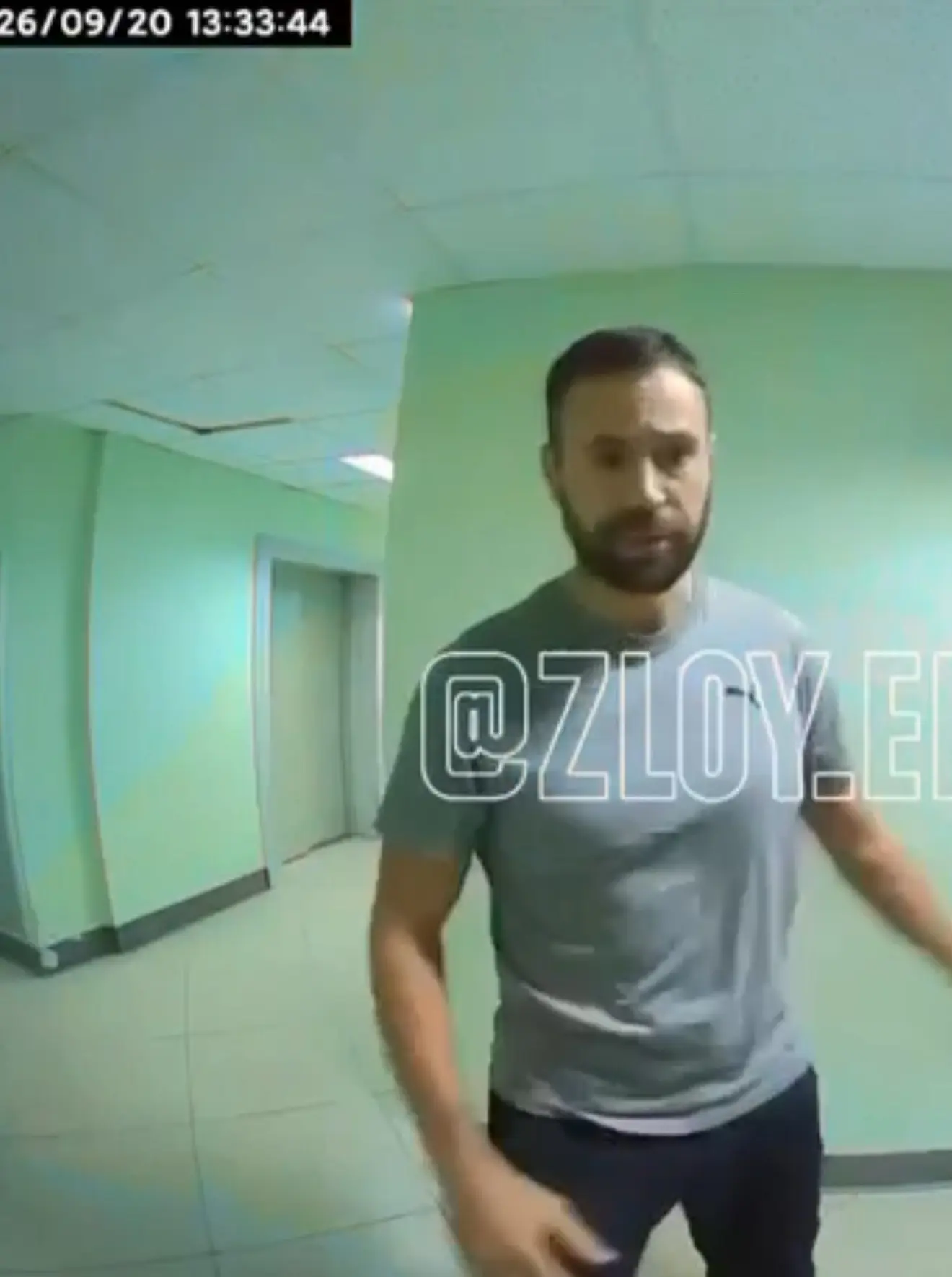 На Широкой Речке мужчина устроил конфликт из‑за сорванной наклейки в лифте — дело дошло...