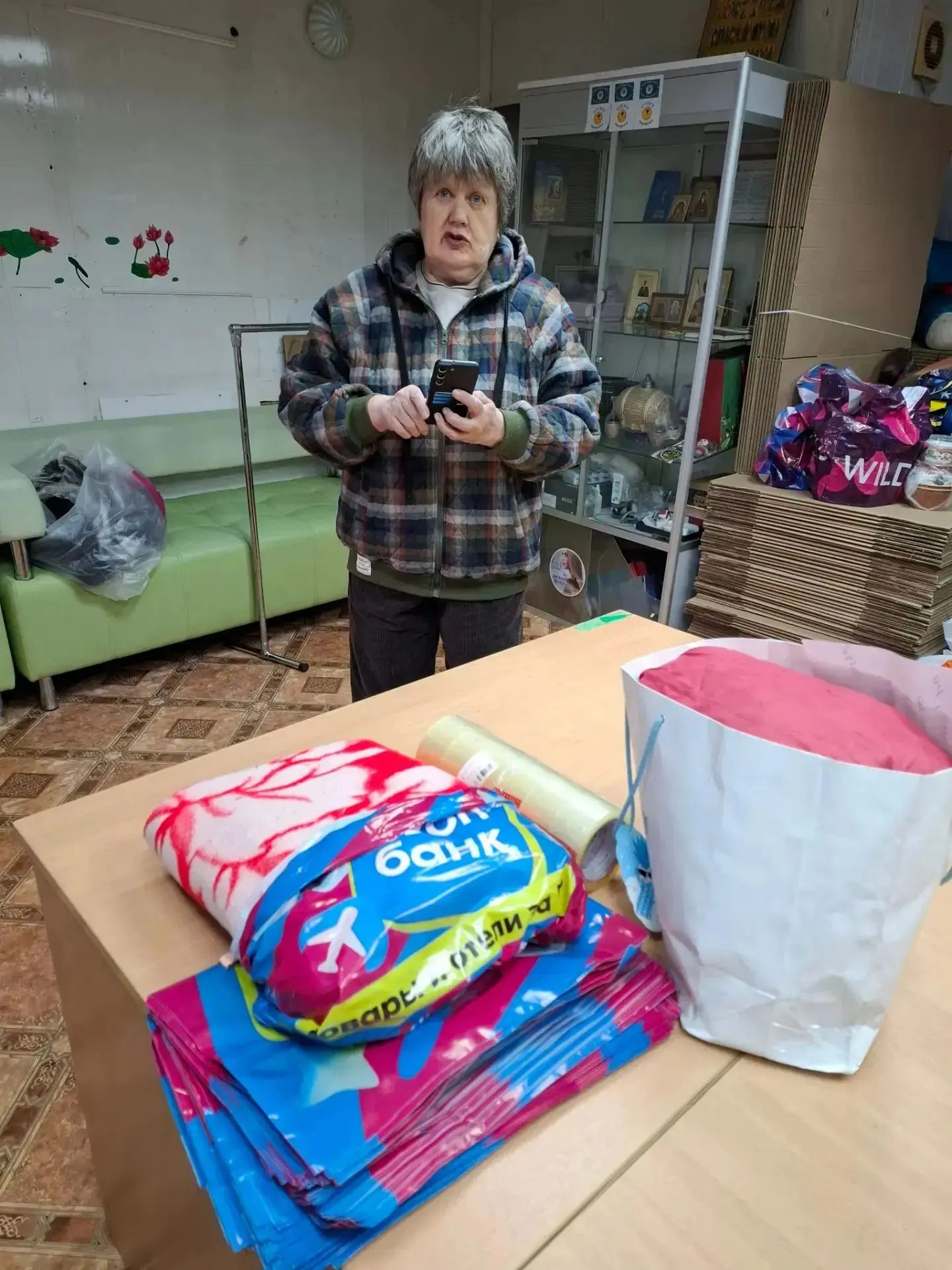 👍🏻 Огромное спасибо Ирине Леонидовне за скотч, пакеты и два одеяла для эвакуации.